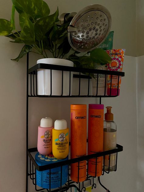 Colorful Bathroom Aesthetic, Bathroom Products Aesthetic, Apartment Summer Decor, Apartment Ideas Bathroom, Shower Organization Ideas Aesthetic, Shower Aesthetic Products, Shower Inspo Aesthetic, Shower Set Up, Apartment Minimalist