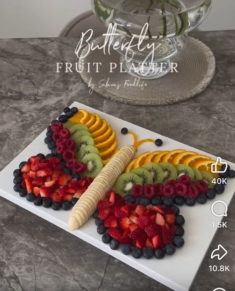 Fruit Platter Designs, Decorações Com Comidas, Amazing Food Decoration, Catering Ideas Food, Fruit Display, Charcuterie Inspiration, Party Food Platters, Fruit Decorations, Charcuterie Recipes