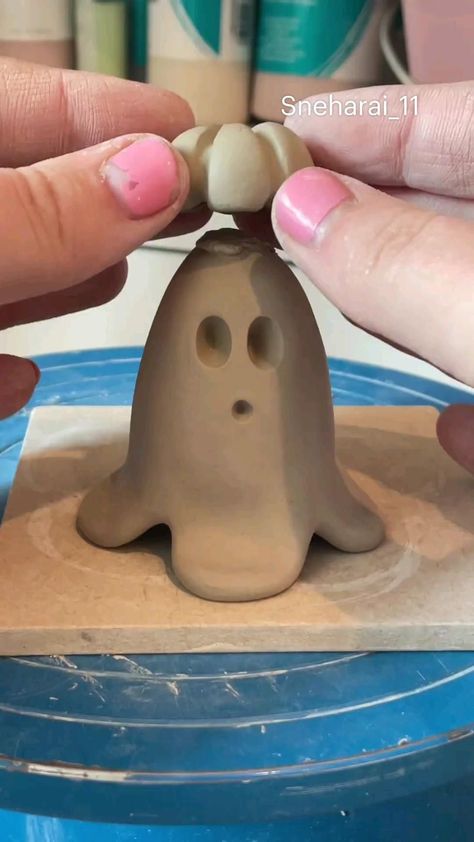 Ghost Clay, Hay Bale Art, Strašidelný Halloween, Famous Characters, Halloween Clay, Diy Air Dry Clay, Air Dry Clay Projects, Cerámica Ideas, Tanah Liat