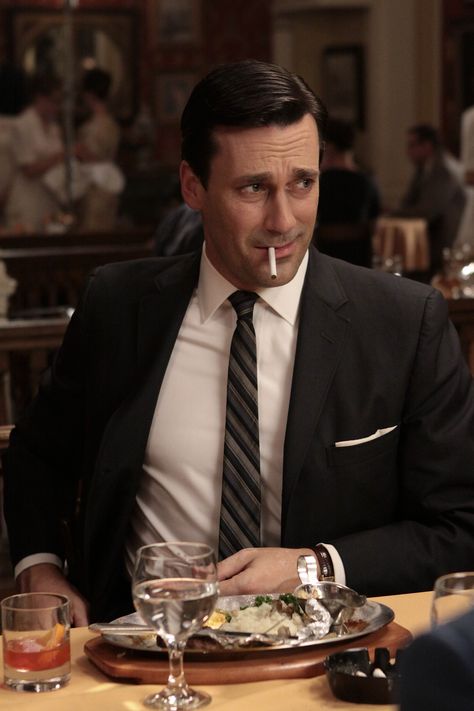 Jon Hamm, Mad Men Mad Men Don, Mad Men Don Draper, Poison Heart, 2023 Lifestyle, John Hamm, Gentlemen Style, A Man In A Suit, Carly Simon, Man In A Suit