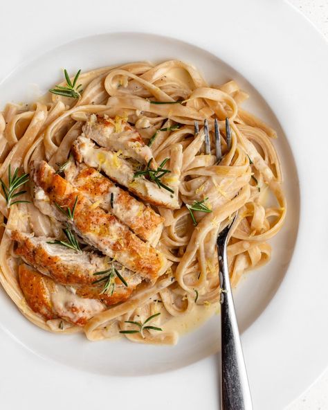 The Best Creamy Chicken Pasta Recipe Plan 2025, Creamy Pasta Primavera, Easy Pasta Primavera, Different Chicken Recipes, Daily Yum, Creamy Chicken Pasta Recipes, Burnt Butter, Pasta Creamy, Brown Chicken