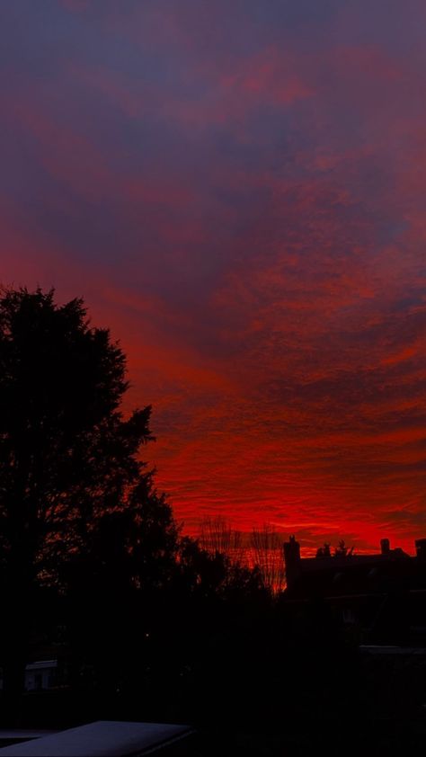 Red Scenery Aesthetic, Red Hour Sky, Red Hour Aesthetic, Red Sunset Aesthetic, Red Sky Aesthetic, Red Sky Wallpaper, Red Night Sky, Red Scenery, Crimson Sunset