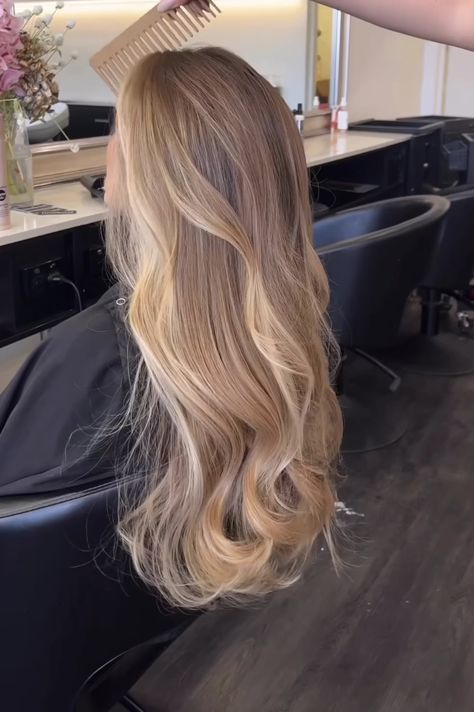 Blond Hair For Brunettes With Brown Eyes, Baby Light Balayage, Rambut Brunette, Summer Blonde Hair, Brown Hair Inspo, Brunette Hair With Highlights, Dirty Blonde Hair, Honey Blonde Hair, Brown Hair Balayage