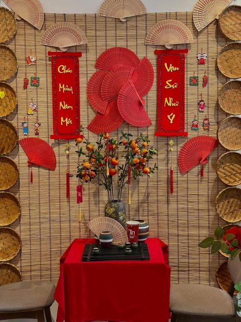 Chinese Theme Decorations, Chinese New Year Decorations Ideas Diy, Vietnamese Decorations, Chinese Photobooth, Chinese Theme Parties, Asian New Year, Chinese New Year Flower, Chinese Celebrations, Japanese Party