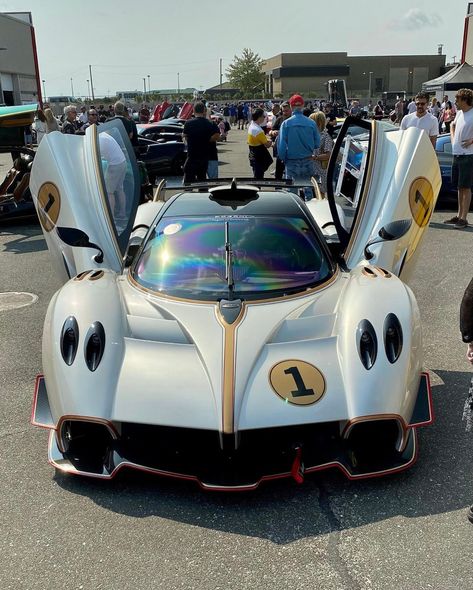 Pagani Huayra R painted in Bianco Benny w/ Gold & Red accents and the Italian flag painted in front of the rear wheels Photo taken by: @soughtafterautos on Instagram Pagani Huayra R, Luxury Supercars, Car Style, Flag Painting, Future Cars, Pagani Huayra, Italian Flag, Future Car, Red Accents