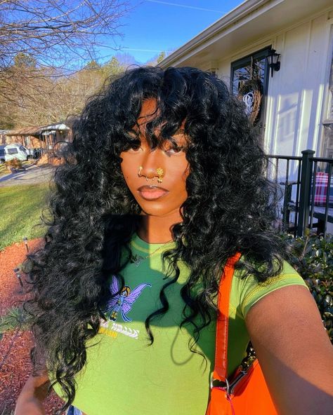 Eden Reid on Instagram: “finally living those good days Sza was talking about 🧚🏾‍♀️🧡✨🪐🌈🤠💚” Sza Hair Black, Sza Hair Inspiration, Sza Hairstyles Bangs, Sza Hair Inspired, Sza Hair Curly Bangs, Sza Hair Blowout, Long Curly Wig With Bangs, Sza Hairstyles Curly, Big Curly Wig Black Women