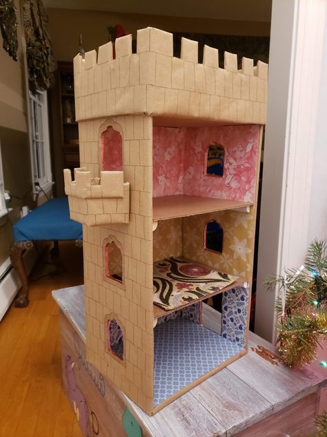 Diy Doll Castle, Diy Castle Dollhouse, Castle Dollhouse, Cardboard Castle, Cardboard Dollhouse, Peter Pan Party, Knife Patterns, Castle Wall, Diy Cardboard