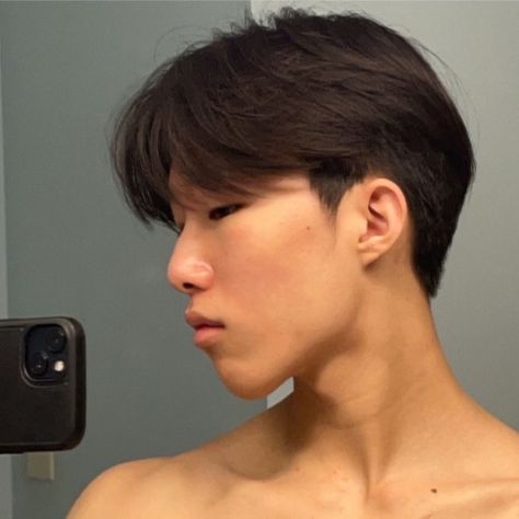 Softboy Haircut, Middle Part Hairstyles Men, Middle Part Haircut, Asian Boy Haircuts, Bleached Hair Men, Mens Haircuts Medium, Asian Man Haircut, Korean Haircut, Middle Part Hairstyles