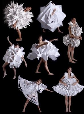 Mode Origami, Paper Costume, Origami Dress, Paper Clothes, Origami Fashion, Sculptural Fashion, Folding Origami, Paper Fashion, 3d Jewelry