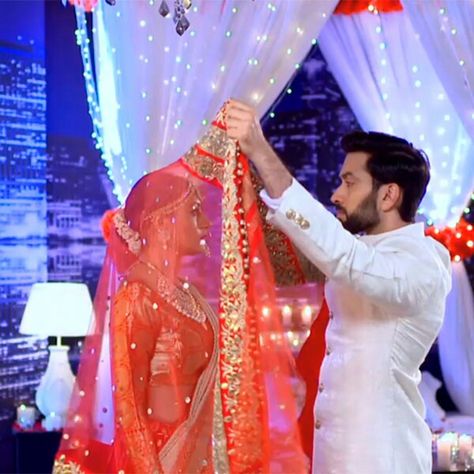 Shivika Ishqbaaz, Ishqbaaz Outfits, First Wedding Night, Nakul Mehta, Dil Bole Oberoi, Nakuul Mehta, Game Of Love, Surbhi Chandna, Beauty Pics