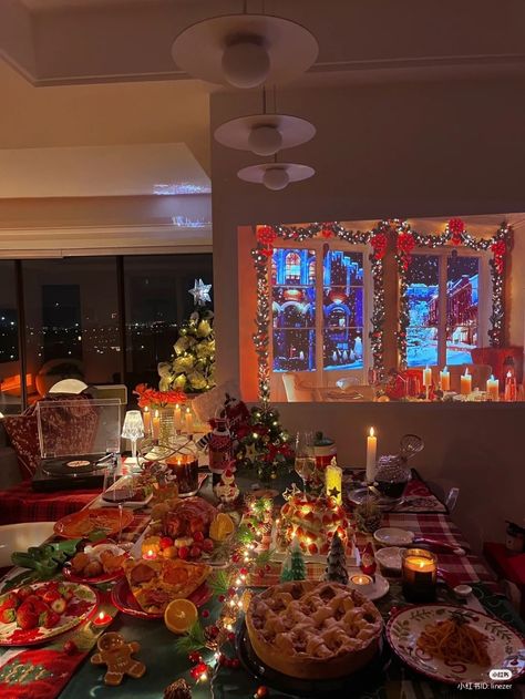 Cozy Christmas Movie Night Aesthetic, Friendsmas Party Aesthetic, Winter Movie Night Aesthetic, December Hosting Ideas, Christmas Party Mood Board, Christmas Birthday Aesthetic, Christmas Party Teens Aesthetic, Xmas Party Aesthetic, Christmas Party Apartment