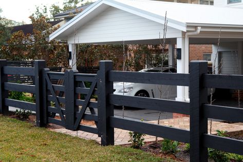 Split Rail Fence Gate: Ideas Cost And Local Contractors Split Rail Fence Gate Ideas, Split Rail Fence Ideas, Split Rail With Wire, Building A Split Rail Fence, Split Rail Fence With Gate, Wooden Split Rail Fence, Split Rail Fence, Rail Fence, Wooden Gates