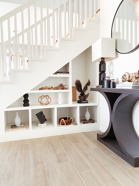 Shelf Under Stairs Staircases, Understairs Shelf Ideas, Stairs Shelf Design, Open Shelving Under Stairs, Under Stairs Conversion, Niche Under Stairs, Under Stair Shelving, Under Stairs Shelving Ideas, Under Stairs Bookcase