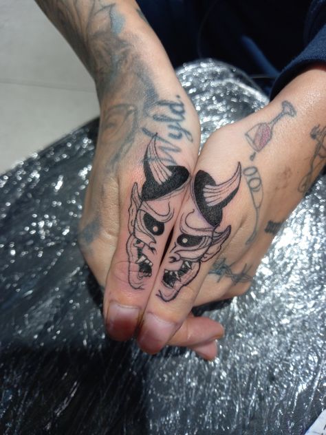 Small Hannya Mask Tattoo, Chinese Hand Tattoo, Finger Tattoos Japanese, Tatoos Hand Man, Men’s Full Finger Tattoos, Hand Mask Tattoo, Oni Mask Hand Tattoo, Traditional Japanese Mask Tattoo, Japanese Finger Tattoo