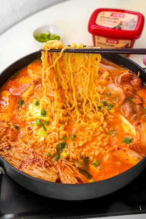 Budae Jjigae (One-Pot Korean Army Stew) - One Happy Bite Korean Stone Pot Recipes, Korean Curry Recipe, Korean Stew Recipes, Korean Camping Food, Korean Army Stew Recipe, Korean Stews, Kimchi Beef Stew, Army Stew Recipe, Budae Jjigae Recipe