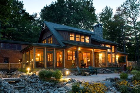 7 Elements of New England Style | Nina Hendrick Design Company Lakehouse Renovation, Small Lake Houses, New England Style Homes, New England House, Extraordinary Homes, Lake Houses Exterior, Modern Lake House, Lake House Plans, New England Style