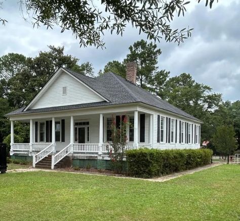 c.1900 South Carolina Home For Sale on 0.92 Acre $150K Goldfish Pond, South Carolina Homes, Antebellum Homes, Old Houses For Sale, Front Rooms, Florida Georgia, We Are Open, Water Views, Storage Shed