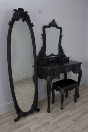 Vintage Black Curved Mirror, Table Mirror On Desks, wooden full length dressing mirror Goth Vanity, Awesome Mirrors, Black Dressing Tables, Terrarium Table, Goth House, Deco Baroque, Gothic Room, Gothic Bedroom, Baroque Decor