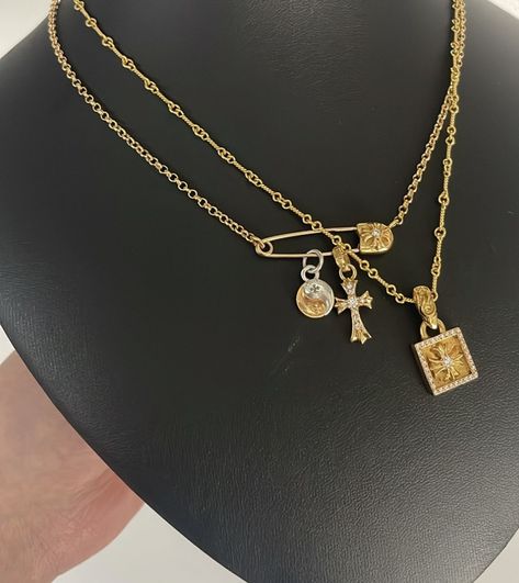 Soft Coquette, Xoxo Jewelry, Cross Jewelry Necklace, Necklace Stack, Trendy Jewerly, Cute Piercings, Dope Jewelry, Bracelet Charms, Jewelry Lookbook