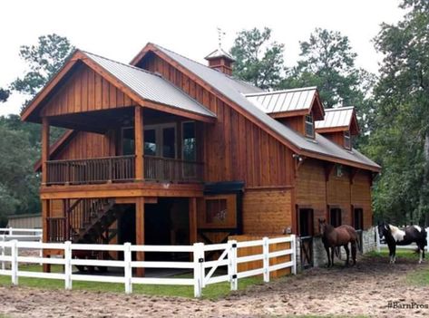 Awesome barn with living quarters above! Want! Barn Loft Apartment, Barn With Living Quarters, Barn Loft, Barn Apartment, Dream Horse Barns, Horse Barn Plans, Barn Living, Natural Homes, Barn Plans