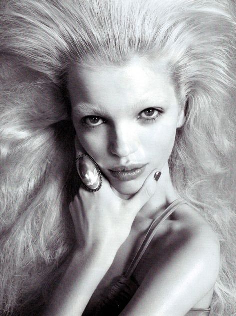 steven meisel photography - www.fashion.net Black Contact Lenses, Pat Mcgrath Makeup, Daphne Groeneveld, Halloween Contact Lenses, Magazine Vogue, Steven Meisel, Fashion Photography Inspiration, Fashion Photography Editorial, Vogue Italia