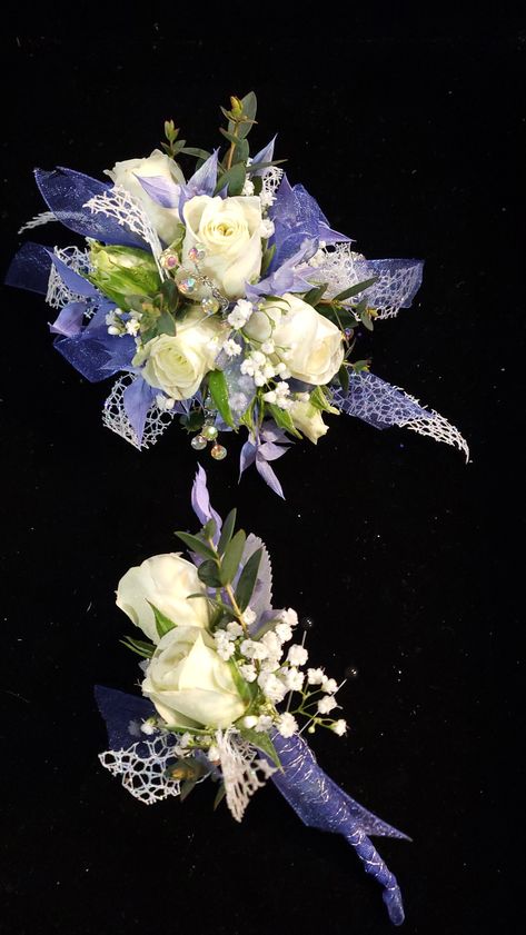 Periwinkle Corsage Prom, Periwinkle Boutonniere, Periwinkle Corsage, Neon Homecoming, Prom 2k24, Prom Flowers Corsage, Corsage Ideas, Prom Corsages, Hoco Inspo