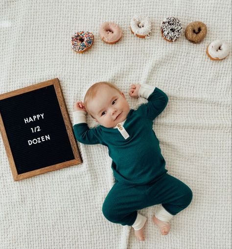 Four Month Pictures, 4 Month Milestone Pictures, First Month Photo Ideas, Cookie Monthly Milestone Pictures, 2 Month Baby Picture Ideas November, May Baby Monthly Picture, Diy 6 Month Baby Pictures, One Month Picture Ideas, 1 Month Old Pictures