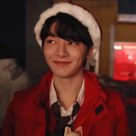 I.n Wallpaper Stray Kids, Skz Christmas, Stray Kids Christmas, Christmas Kpop, Straykids Jeongin, Oki Doki, Maknae On Top, Strawberry Baby, How To Speak Korean