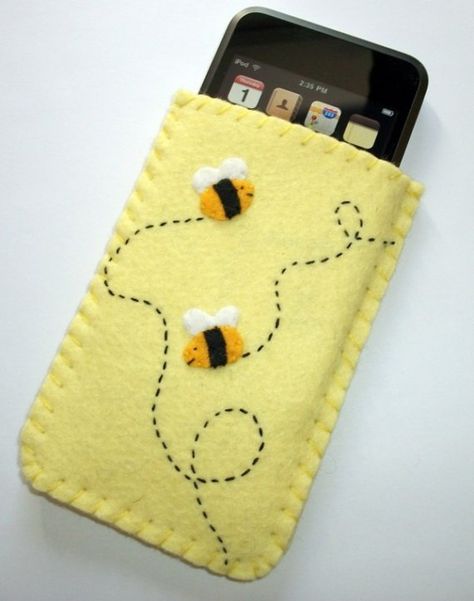 Bee Felt, Felt Phone Cases, Felt Phone, Felt Case, Yellow Case, Felt Crafts Patterns, Felt Crafts Diy, Bee Crafts, Sunshine Yellow