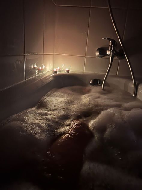 Staying Home Aesthetic, Stay At Home Wife Aesthetic, Living Alone Vibes, Solo Life, Black Femininity Aesthetic, Classy Bathroom, Femininity Aesthetic, Aesthetic Bath, Calming Aesthetic