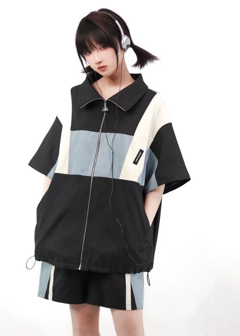 Jumpsuit And Cardigan, Half Pants, Sporty Girl, Girl Jacket, Mountain Jacket, Short Sleeve Jacket, Half Skirt, Poses References, Smart Casual Outfit