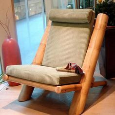 Bamboo Furniture Diy, Bamboo Furniture Design, Upcycle Chair, Diy Bamboo, Bamboo Ideas, Bamboo Diy, Bamboo Sofa, Bamboo House Design, Bamboo Architecture