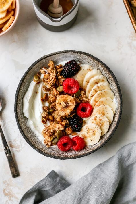 Banana Nut Crunch Granola Granola Bowl, Dried Banana Chips, Energy Breakfast, Banana Granola, Easy Homemade Granola, Granola Parfait, Nut Granola, Trail Mix Recipes, Breakfast Platter