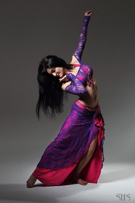 Belly Dancer Pose Reference, Belly Dance Photoshoot, Bellydance Photoshoot, Bellydance Photography, Belly Dancing Workout, Dance Styles, Workplace Culture, Dance Photo Shoot, Dance Picture Poses