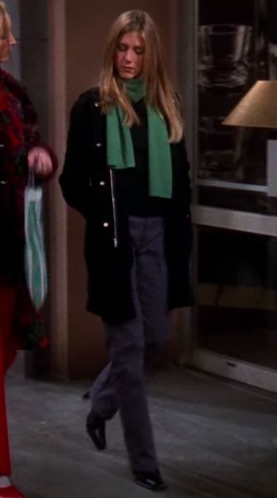 Rachel Green Turtleneck Outfit, 90s Coat Outfit, Rachel Green Sweater Outfits, Tv Show Friends Outfits, Rachel Green Turtleneck, Rachel Green Coat Outfit, Rachel Green Maternity Outfits, Rachel Green Suit Outfit, Rachel Green Ralph Lauren Outfit