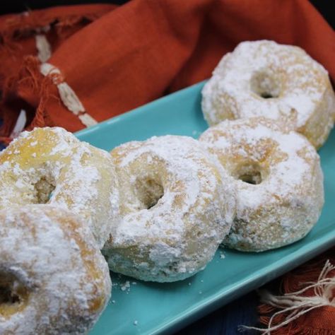 Air Fryer, Air Fried, Powdered Sugar Donuts (Ready in 5 Minutes) Air Fryer Donut Recipes, Air Fryer Doughnut Recipe, Air Fryer Donuts, Homemade Donut, Biscuit Donuts, The Best Air Fryer, Powdered Donuts, Chocolate Glazed Donuts, Best Air Fryer