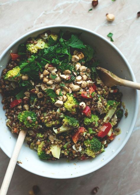 French Lentil Broccoli Salad (vegan, GF) - you totally have to try this delicious salad recipe! It's fresh, it's full of flavor and absolutely scrumptious! | recipe by /healthfulideas/ http://thehealthfulideas.com Lentil Broccoli, Broccoli Salad Vegan, Savory Potato Salad, French Lentils, Beautiful Salad, Salad Vegan, Lentil Salad, Yummy Salad Recipes, Lentil Recipes