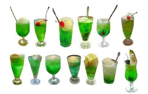 Melon Soda, Cream Soda, Cute Desserts, I Want To Eat, Cute Food, Food Design, Fun Drinks, Champagne Flute, Kitsch