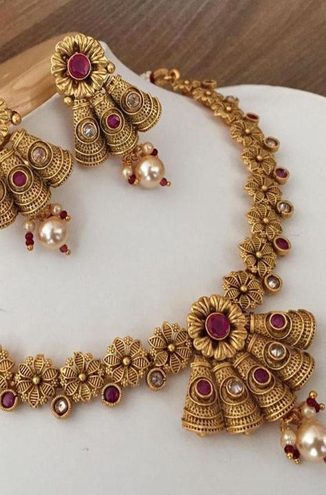 Golden Antique Necklace Set Contact us on +917710801701/+917738869115 #jewelry #golden #necklace #earring #jewelryset #antiquejewelry #wedding #fashion #onlineshopping #luxurionworld.com Antique Necklace Set, Beautiful Bangles, Antique Necklaces Design, Golden Beads, Chinese Hair, Beautiful Gold Necklaces, Pearl Necklace Designs, Gold Jewelry Stores, Bangles Design