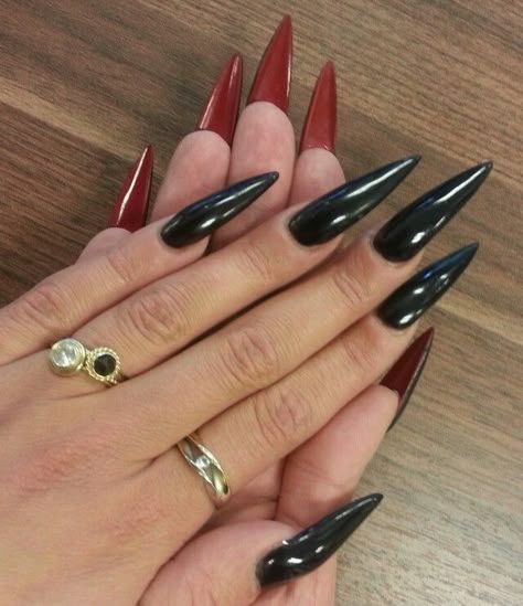 Black Nails With Red Inside, Louboutin Nails Stilleto, Long Black Nails Stilettos, Loubiton Nails, Black Nails Stiletto, Stiletto Nails Black, Louboutin Nails, Red Bottom Nails, Vampy Nails