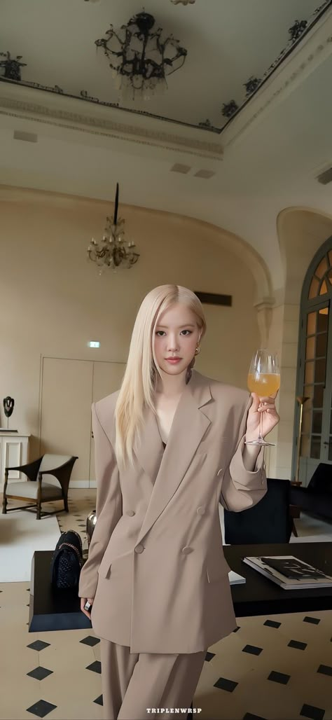 ROSE WALLPAPER Blackpink Things, Rosé Aesthetic Blackpink, Demure Outfit, Rosé Girlfriend Material, Rosé Blackpink Aesthetic, Actors Birthday, Blackpink Wallpapers, Roseanne Park, Rosé Aesthetic