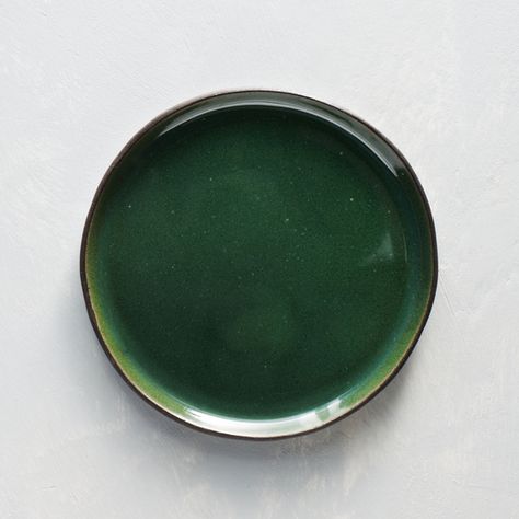 Dark Green Plates, Chocolate Clay, Dark Green Kitchen, Kitchen Plate, Green Plates, Green Pottery, Clay Bowl, Green Ceramics, Green Kitchen