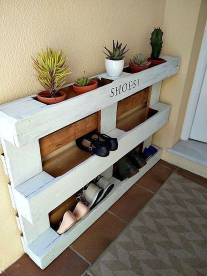 diy easy pallet shoe rack, foyer, organizing, pallet, storage ideas Rak Sepatu Diy, Pallet Shoe Rack, 5k Subscribers, Diy Shoe Rack, Pallet Projects Furniture, Wooden Pallet Furniture, Dekor Diy, Recycled Pallet, Recycled Pallets