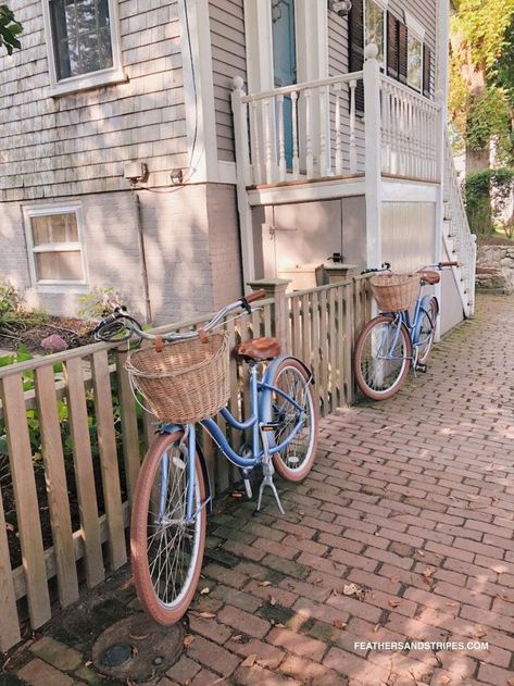 Nantucket In The Fall, Nantucket Lifestyle, New England Aesthetic Interior, Nantucket Fall, Cape Cod Addition Ideas, Pretty Cafe, Nantucket Aesthetic, Backyard Cafe, Backyard Lights