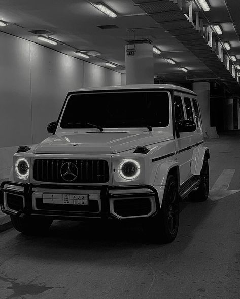 White G Wagon, Black G Wagon, Mercedes Wallpaper, مرسيدس بنز, Dream Cars Mercedes, Mercedes G Wagon, Benz G Class, Mercedes Benz G Class, Dream Cars Jeep