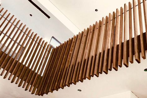 Feature Balustrades - An Architectural Trend - Abodo Wood Wood Slat Railing, Wooden Balustrade, Diy Balustrade, Balustrade Ideas, Balustrade Design, Handrail Design, Balcony Railing Design, Wood Railing, Railings Outdoor