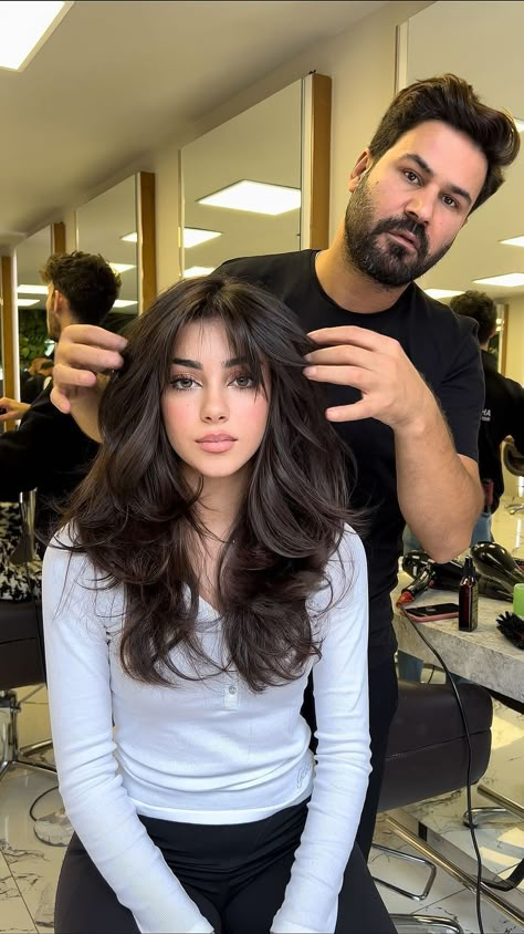 Thicker Looking Haircut, Lots Of Layered Hair Medium, Viral Haircut Women, Hair Cut Ideas Medium Length, Haircuts For Medium Black Hair, Long Hair Bangs Side Part, Dark Brown Hair With Side Bangs, Blown Out Layered Hair, Haircuts For Latinas