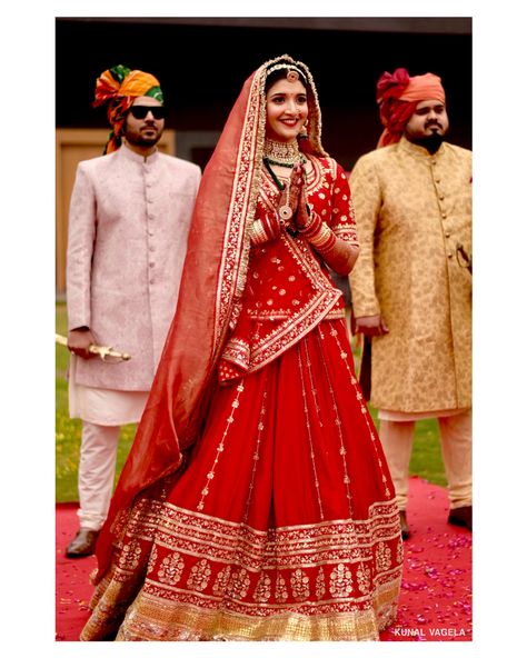 Rajputi Bridal Lehenga, Rajasthani Bride Lehenga, Rajput Bride Royal, Rajputana Bride, Royal Rajasthani Bride, Rajput Groom, Rajput Bride, Rajput Wedding, Bridal Lehenga Images