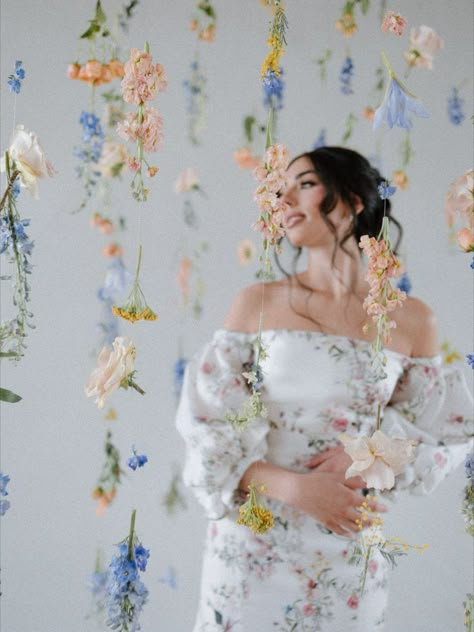 Floating Flowers Photoshoot, Hanging Flowers Photoshoot, Photo Studio Design, Photography Studio Decor, Baby Birthday Photoshoot, Valentine Photo Shoot, Spring Studios, Beautiful Photoshoot Ideas, Flower Curtain