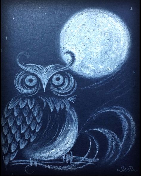 Owl Chalkboard Art, Chalk Art On Black Paper, Easy Chalk Drawings, Fall Chalkboard Art, Halloween Chalkboard Art, Waldorf Chalkboard, Fun Chalk Art, Chalk Pastel Art, Halloween Pics